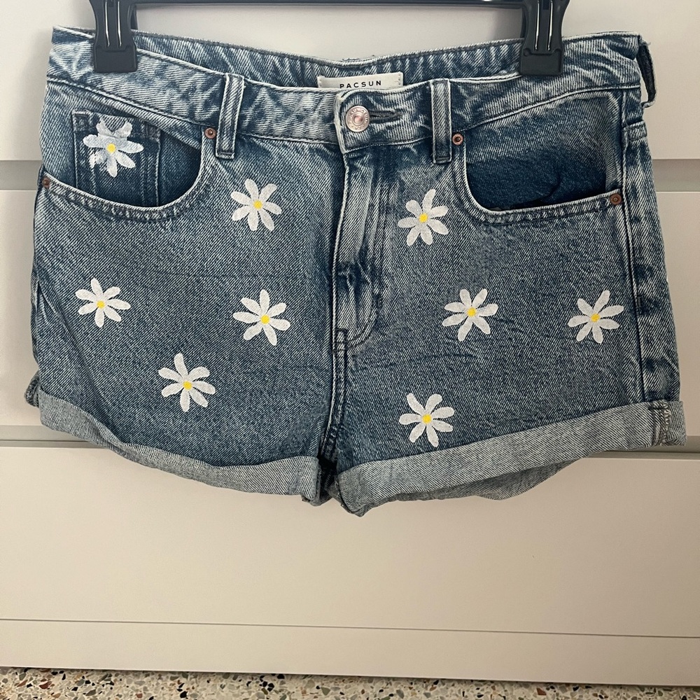 Pacsun daisy shorts